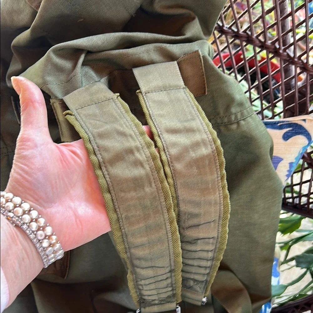 N/A green armed